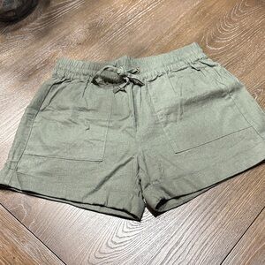 Zenana Outfitters Sage Green Women's Cargo Shorts
